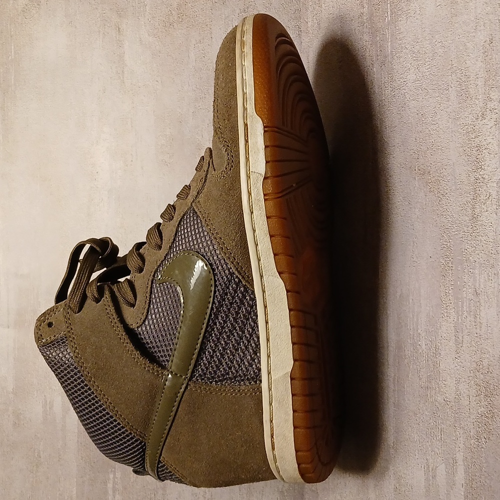 Nike Woman's Olive Green Suede & Mesh Dunk Sky Hidden Wedge High-Top Sneakers 8 - Picture 4 of 7